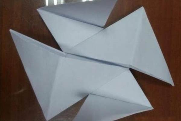 用纸折风魔手里剑