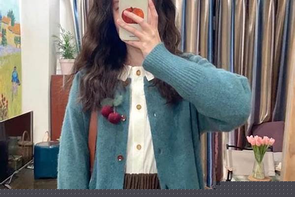 孔雀蓝配什么颜色洋气